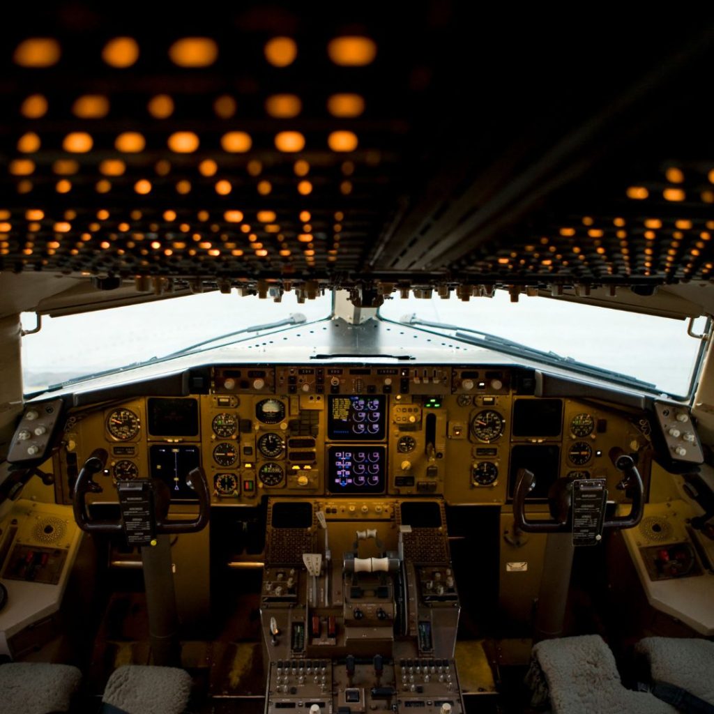 747 cockpit